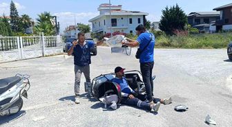 Kaza yapan mesai arkadaşlarını güneşten korumaya çalıştılar