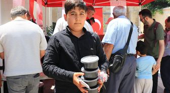 Kilis'te vatandaşlara aşure ikram edildi