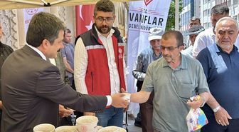 Kırşehir'de vatandaşlara aşure ikram edildi