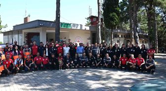 Manisa'da afet kahramanlarına akreditasyon arması takıldı