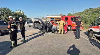 Motosikletin çarptığı otomobil devirildi: 4 yaralı