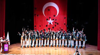 Niğde Ömer Halisdemir Üniversitesi'nde Coşkulu Mezuniyet Töreni