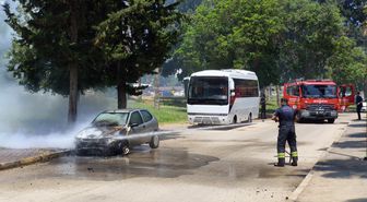 Adana'da Park Halindeki Otomobilde Yangın Çıktı