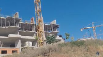 Pendik'te inşaatın 4'üncü katından düşen işçi ağır yaralandı