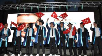 Salihli Anadolu Lisesi'nde mezuniyet coşkusu