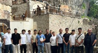 Sıfır atık yarışmasında başarılı olan öğrencilere gezi ödülü