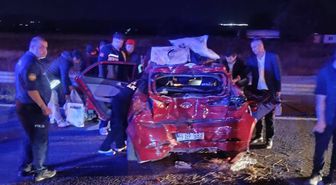 TIR, kırmızı ışıkta bekleyen otomobile çarptı: 3 yaralı