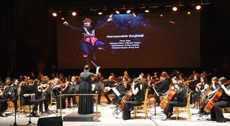 Trabzon'da öğretmenlerden oluşan orkestra ve dans topluluğu sahne aldı