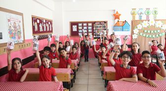 Van, Hakkari, Bitlis ve Muş'ta öğrenciler karnelerini aldı