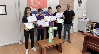 Zonguldak'ta ortaokul öğrencileri havayı temizleyen sokak lambası prototipi geliştirdi