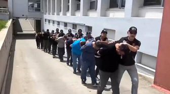 Adana'da şafak operasyonu: Özel harekat kapıları koçbaşıyla kırdı, 58 tutuklama