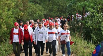 Bakan Tekin Sakarya'da öğretmenlerle ormanda yürüyüşe katıldı