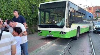 Bursa'da anne ve bebeğine otobüs çarptı: 2 yaralı