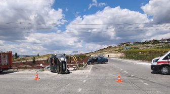 Çorum'da otomobille hafif ticari araç çarpıştı: 2'si ağır, 5 yaralı