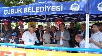 Çubuk'ta muharrem ayı dolayısıyla vatandaşlara aşure ikram edildi