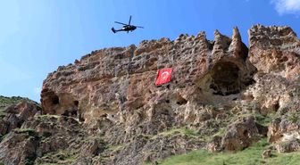 Erzurum'da 'Terörsüz Türkiye' vizyou: Karayazı Kırk Pencereler 'de gençler yürüdü, çelik kanatlar nefes kesti