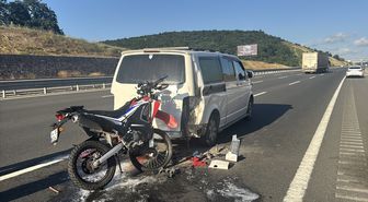 Kuzey Marmara Otoyolu'nda minibüse çarpan motosikletin sürücüsü ağır yaralandı
