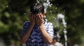 Paris'te aşırı sıcakların etkili olduğu dün 109 kişi hayatını kaybetti