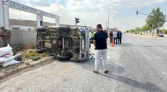 Şanlıurfa'da kamyonet devrildi: 2 yaralı