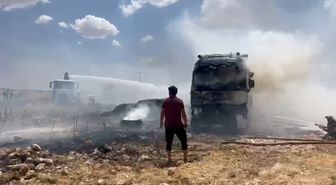 Şanlıurfa'da saman yüklü TIR yandı