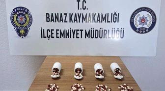 Uşak'ta polisten kaçan araçtan atılan poşette 197 adet sentetik ecza hapı ele geçirildi