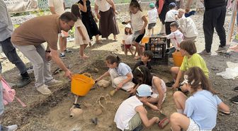 Zonguldak'ta çocuklar festivalde arkeolojik kazı deneyimi yaşadı