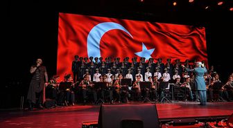 Aleksandrov Rus Kızılordu Korosu ve Hayko Cepkin Harbiye'de aynı sahnede buluştu