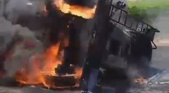 Devrilen tanker alev aldı