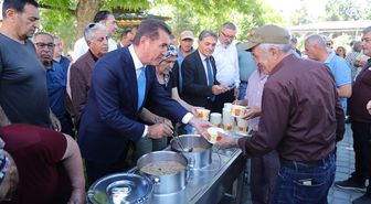 Erzincan'da muharrem ayı dolayısıyla aşure dağıtıldı