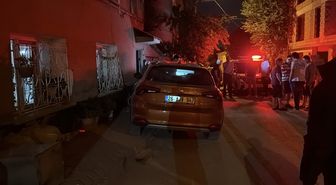 Eskişehir'de kontrolden çıkan otomobil park halindeki 2 araca çarptı
