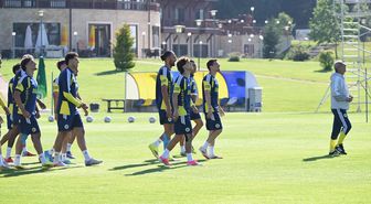 Fenerbahçe, çalışmalarını taraftara açık idmanla sürdürdü