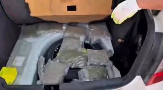 Hakkari'de otomobilde 28,2 kilo uyuşturucu ele geçirildi; kamu görevlisi tutuklandı