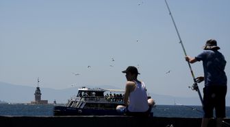 İstanbul'da sıcak havadan bunalanlar sahillere akın etti