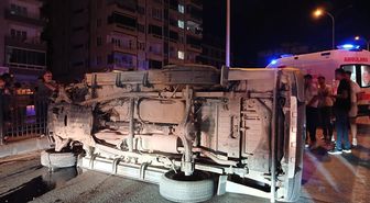 Kahramanmaraş'ta pikap bariyerlere çarparak devrildi: 2 yaralı