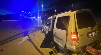Kayseri'de hafif ticari araç ile otomobil çarpıştı: 1 ölü, 6 yaralı