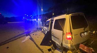 Kayseri'de otomobille hafif ticari araç çarpıştı: 1 ölü, 6 yaralı