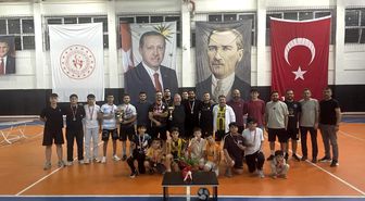 Pozantı'da ilk kez düzenlenen ayak tenisi turnuvası yoğun ilgi gördü