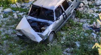 Sinop'ta otomobil şarampole uçtu: 2 yaralı