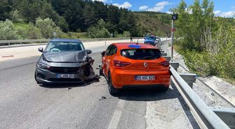Tokat'ta iki otomobilin çarpıştığı kazada 3 kişi yaralandı