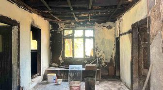 Alevlerin geride bıraktığı acı tablo: Evi yanan acılı baba uzatılacak yardım elini bekliyor