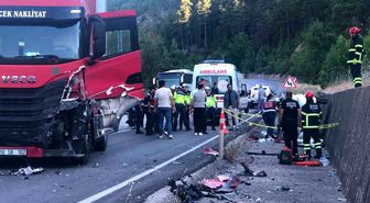 Burdur'da tır ile hafif ticari araç çarpıştı: 1 ölü, 1 yaralı