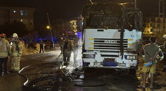 Büyükçekmece'de park halindeki tırda çıkan yangın söndürüldü