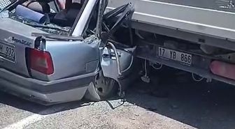 Çanakkale'de otomobil kamyonete arkadan çarptı: 4 yaralı