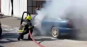 Erdemli'de otomobil yangını
