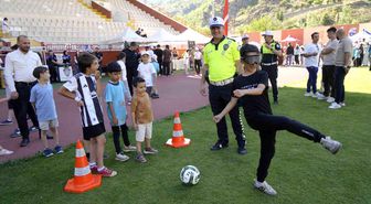 Gümüşhane'de çocuklar spor şenliğinde eğlenceli vakit geçirdi