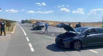 Muratlı'da kavşakta iki otomobil çapıştı: 3 yaralı