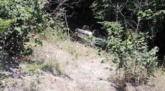 Ormanlık alana uçan otomobildeki 3 kişi yaralandı