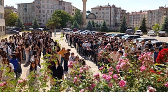 Sivas lisesinin yarım asırlık mezunları yeni mezunlarla kaynaştı