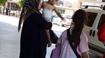 Üzerine kaynar çay dökülen çocuk hastaneye kaldırıldı