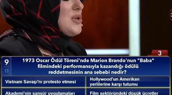 1973 Oscar Ödül Töreni'nde Marion Brando'nun 'Baba' filmindeki performansıyla kazandığı ödülü reddetmesinin ana sebebi nedir?
